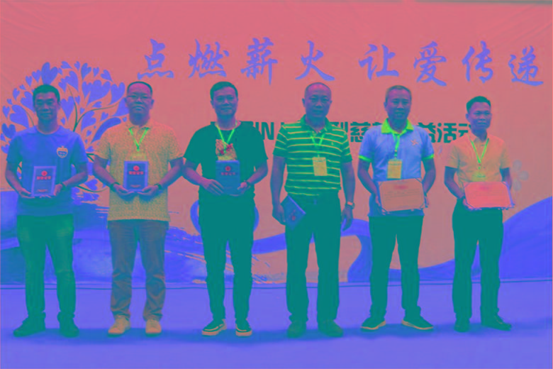 武汉IN18慈善公益活动